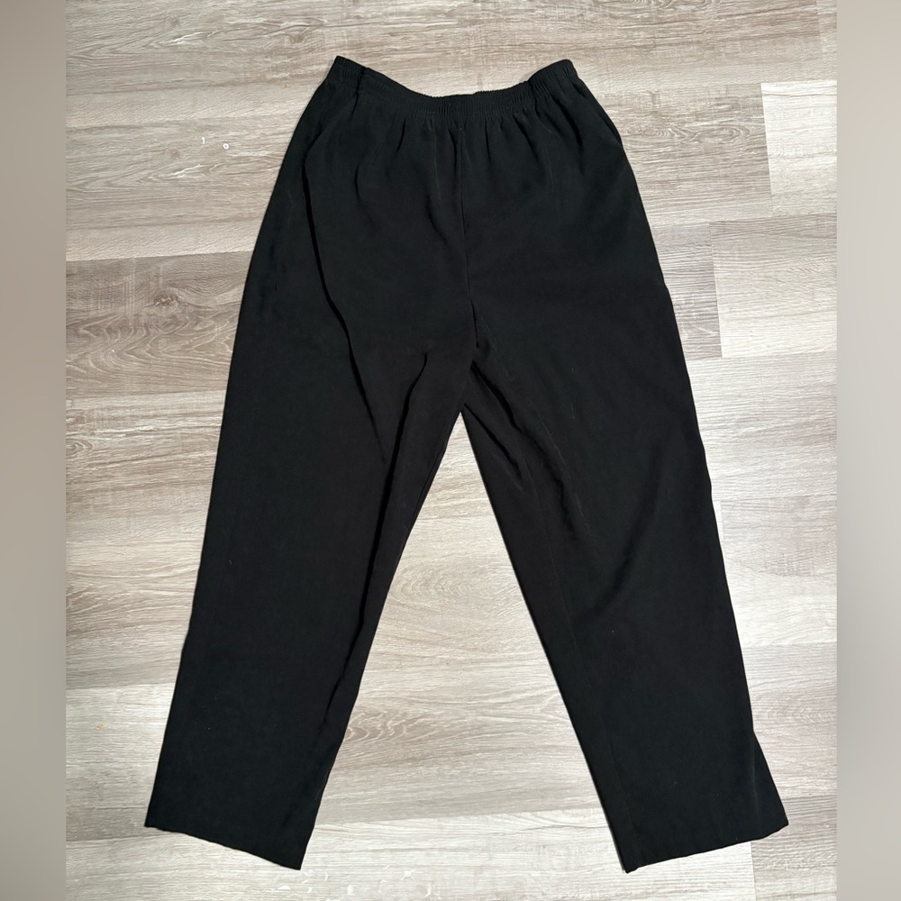 Baxter and Wells Women’s black Straight leg pants.